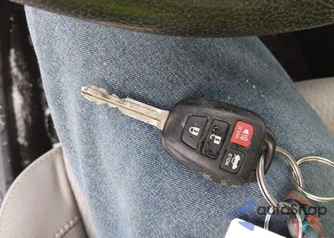 2016 Toyota Corolla Le z USA, uszkodzony, nr VIN 2T1BURHE5GC672900